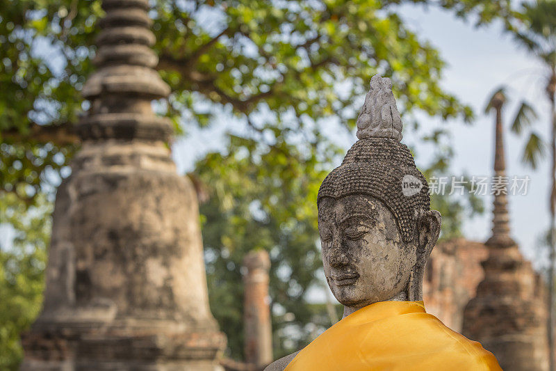 泰国著名的佛寺Yai Chaimongkol佛像